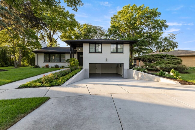 Photo - 820 N Merrill St