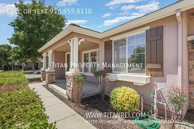 Photo - 951 Vauxhall Ave