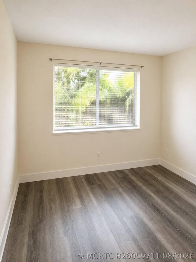 Building Photo - 700 Nottingham Cir Unit E