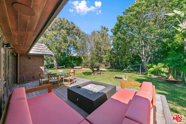 Photo - 7038 Dume Dr