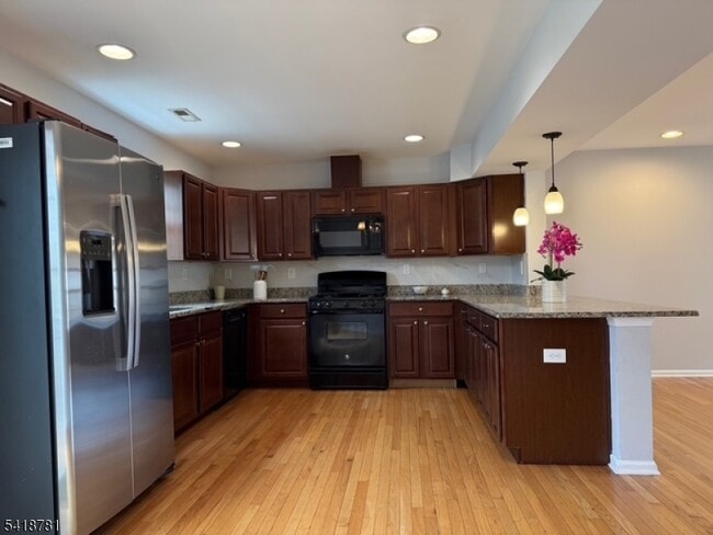 Building Photo - 33 Ronald Dr