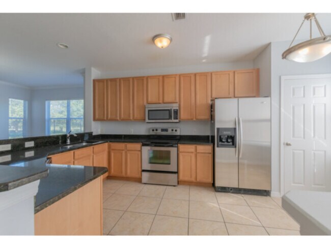 Photo - 5984 Summerhill - 3 beds unit with elevato... House