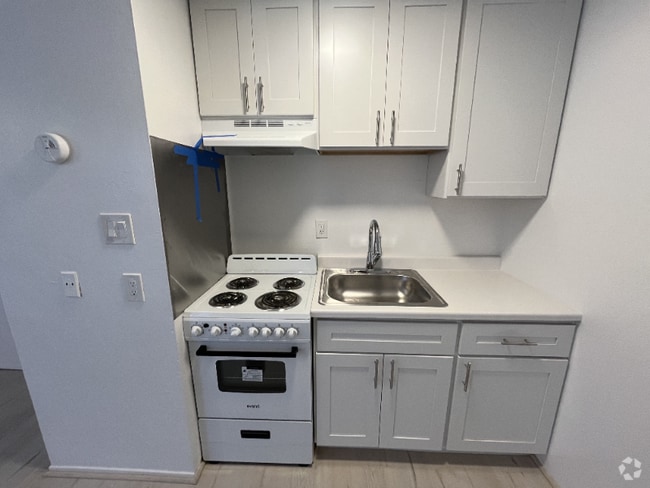 Building Photo - 3351 Cesar Chavez St Rental