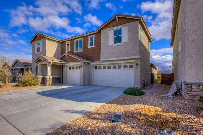 Gorgeous 4 Bedroom Home with 3.5 baths, ov... - Gorgeous 4 Bedroom Home with 3.5 baths, ov...