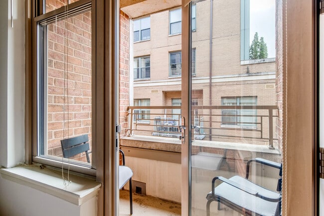 Photo - 2400 M St NW Unidad FL7-ID1209