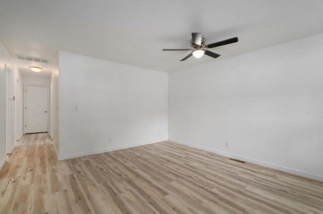 Photo - 2956 W Lynn St