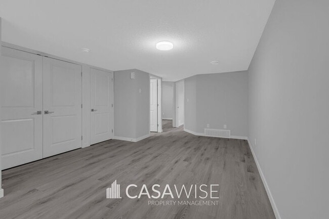 Photo - 11927-11125 125 St NW