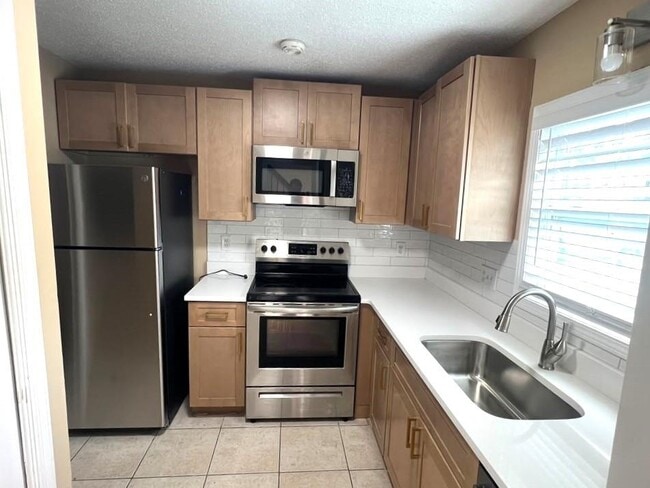 Photo - 872 Baltimore Pl SW