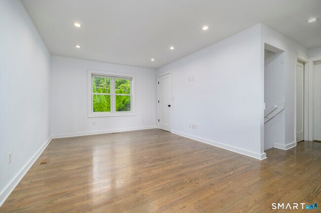34 Pine Hill Ave Unit 1st floor