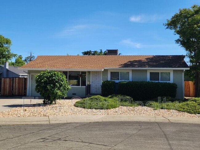 Building Photo - 544 Laurel Dr