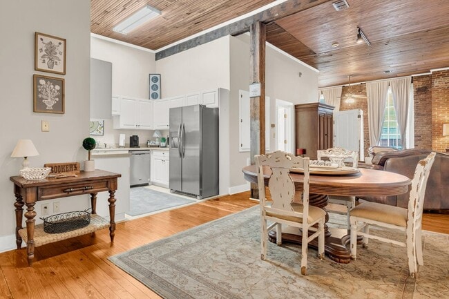 Photo - 515 College St Unit E