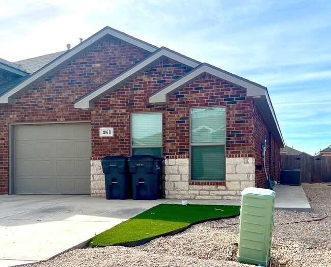 Building Photo - 2106 Kokomo Ave Unit Willowbend - 2106 Kokomo Ave  B