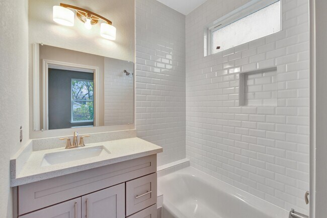 21 Latham Unit B