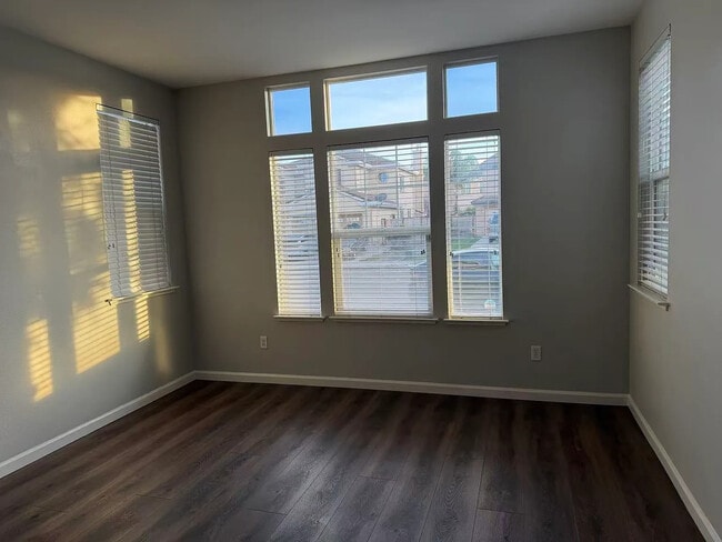 Photo - 2161 Tennis Ln