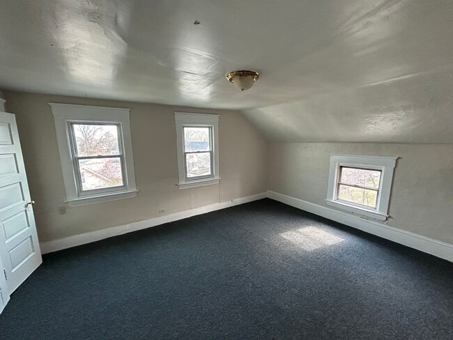 Building Photo - 3614 E 46th St Unit 3614 E 46th St #3