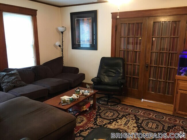Building Photo - 124 Nonantum St Rental