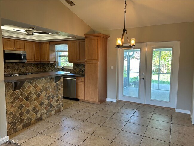 Photo - 717 SE 10th Ave