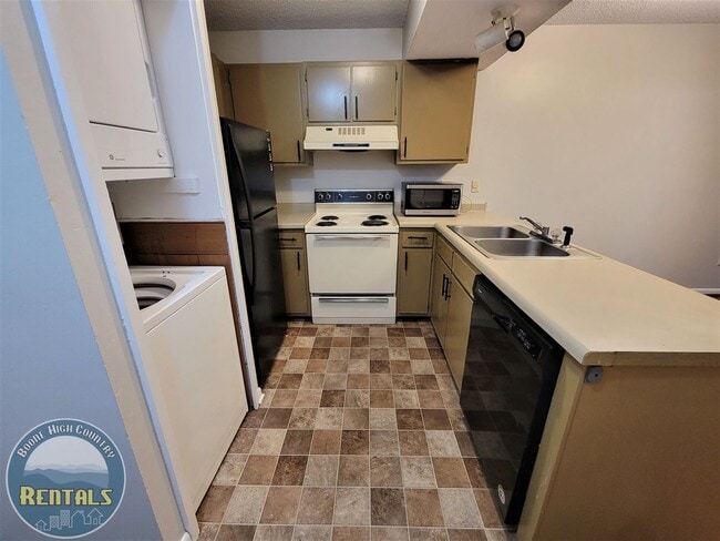 Photo - Kingswood Condo #26 - Walking Distance to Campus!