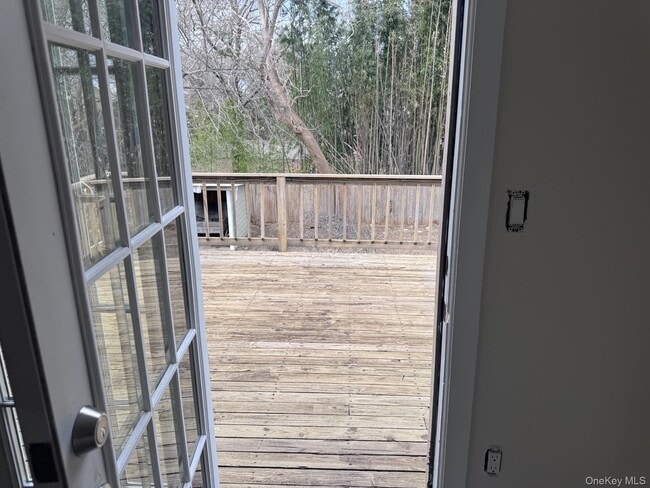 Photo - 35 Hallock Rd