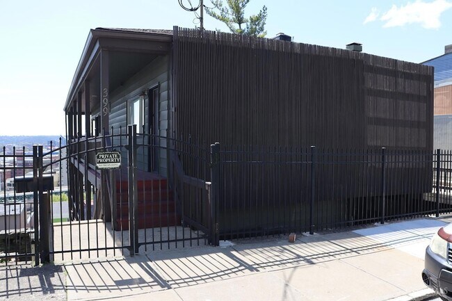 Building Photo - 399 Oregon St