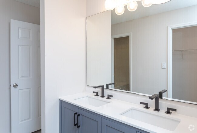 2BR, 2BA - 1100SF Upgrade Lower - Master Bathroom