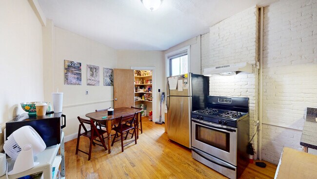 Building Photo - 86 Hammond St Unit 2