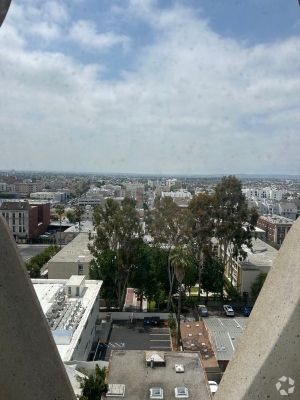 Building Photo - 2404 Wilshire Blvd Rental
