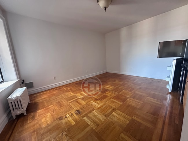 Photo - 2860 Buhre Ave Unit 4V