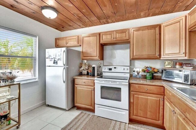 Photo - 327 SE 3rd Ave