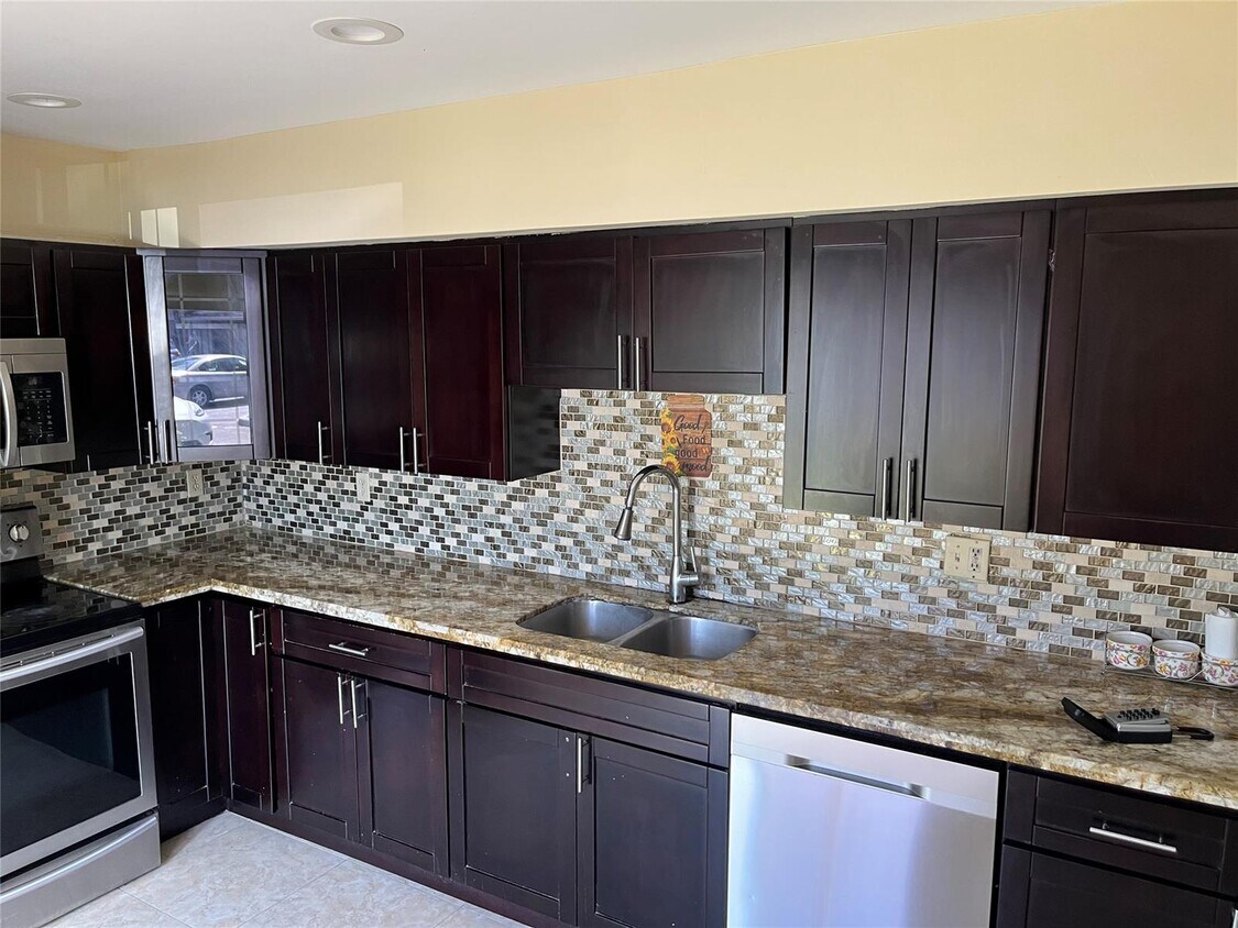 Photo - 3872 NW 76th Ave (Sunrise, FL)