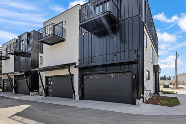 Photo - 614 N Avenue H Ave