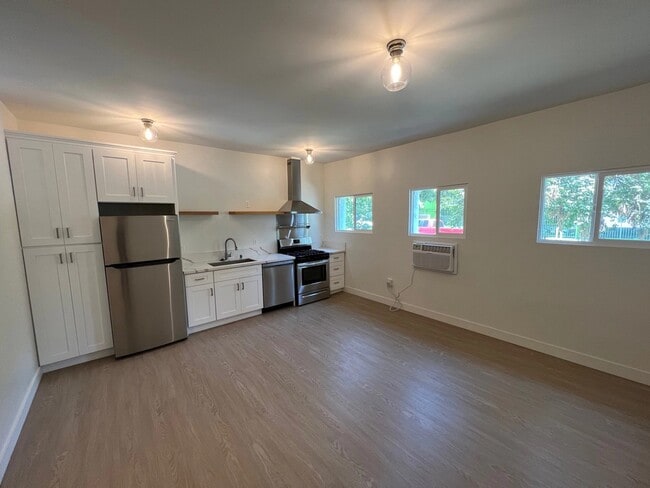 Building Photo - 133 N Reno St