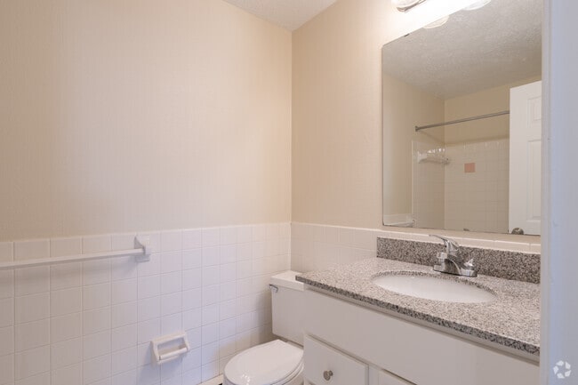 2BR, 2BA - 1115 SF - Primary Bathroom