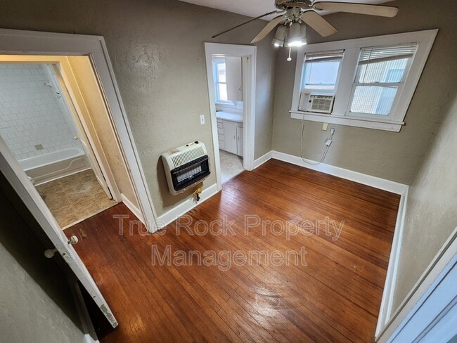 827 E Main St