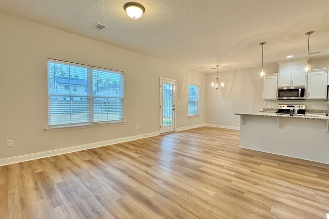 Photo - AVAILABLE NOW! (Pet Friendly)