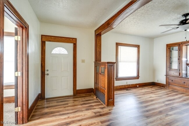 Photo - 309 Power St