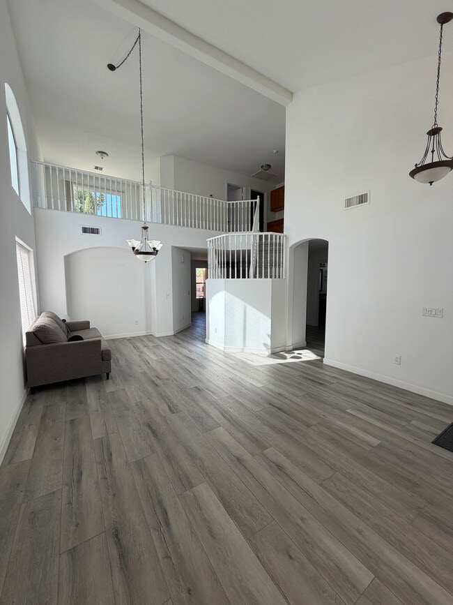 Photo - 1124 W Laurel Ave