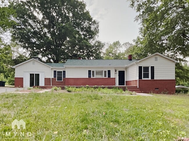 Building Photo - 403 S Beaver St Rental