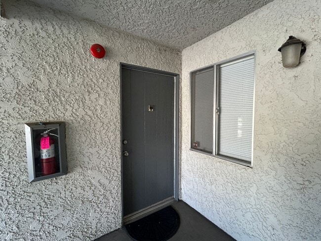 Photo - Charming 1 Bedroom 1 Bathroom Unit in Redl...