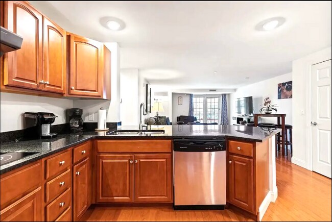 Photo - 1 E Grand Ave Unidad 201