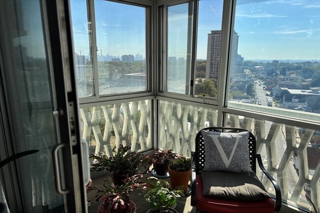 Building Photo - 2000 Linwood Ave Unit # 14Y