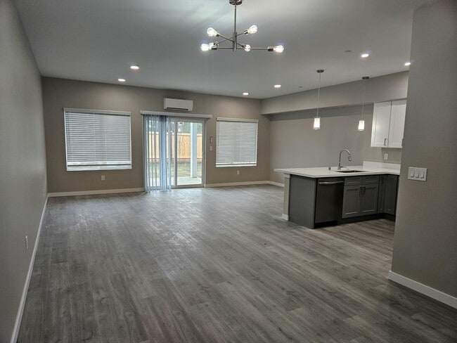 Photo - 11122 Vickery Ave E