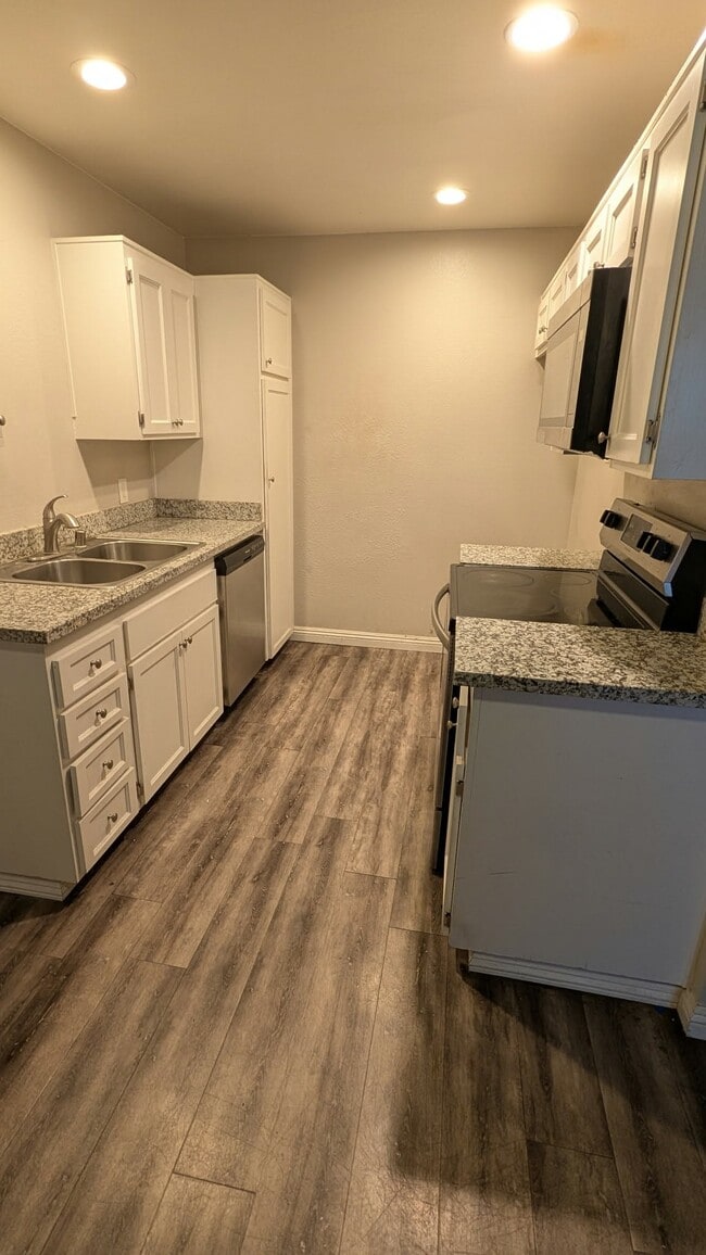 Photo - Broadway Apartments