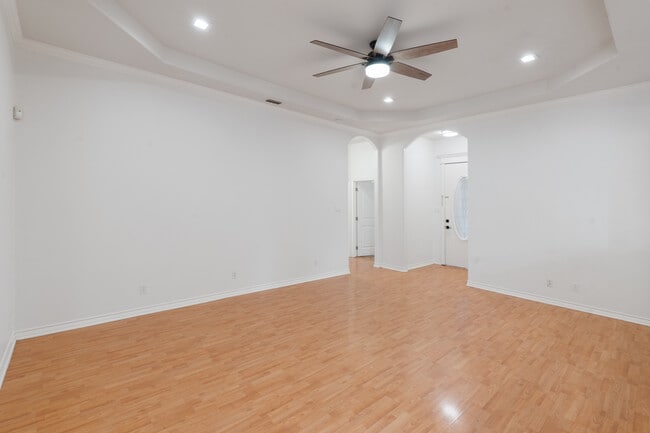 Photo - 3315 Omega St