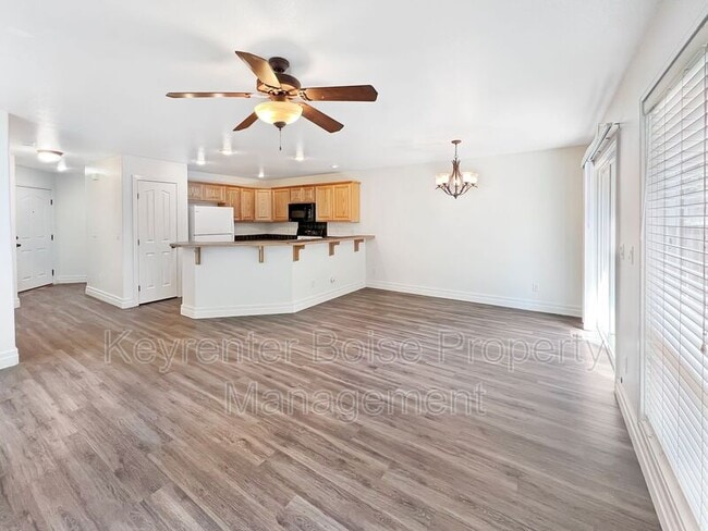 Photo - 2152 S Dorothy Ave