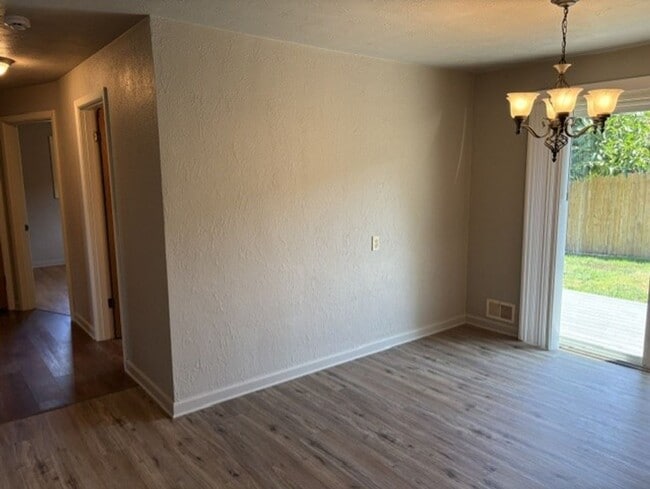 Photo - 1118 Hemlock St NW