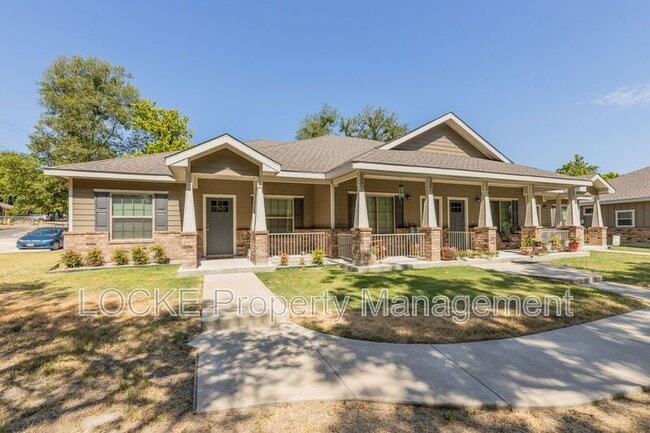 Photo - 512 E Akard St