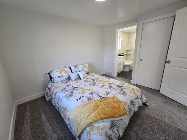 Building Photo - 152 N 200 W St