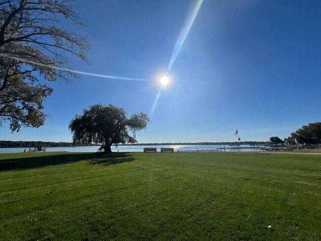 Photo - Cozy 4 Bedroom Home on Lakefront (Fully Fu...