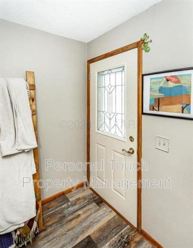 Photo - 614 16th St N
